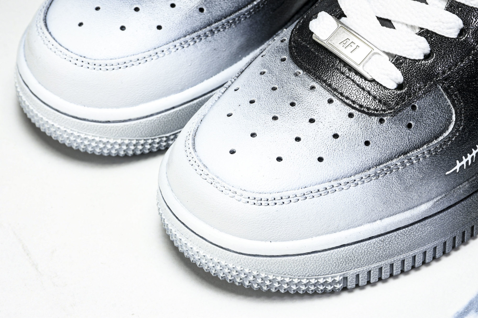   nk Air Force 1'07 Low Devil Smiles 手绘涂鸦 恶魔微笑 空军一号低