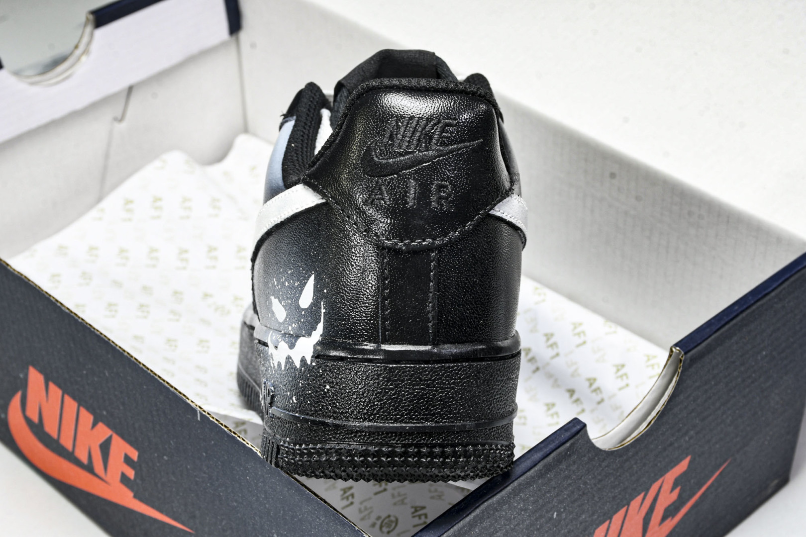   nk Air Force 1'07 Low Devil Smiles 手绘涂鸦 恶魔微笑 空军一号低