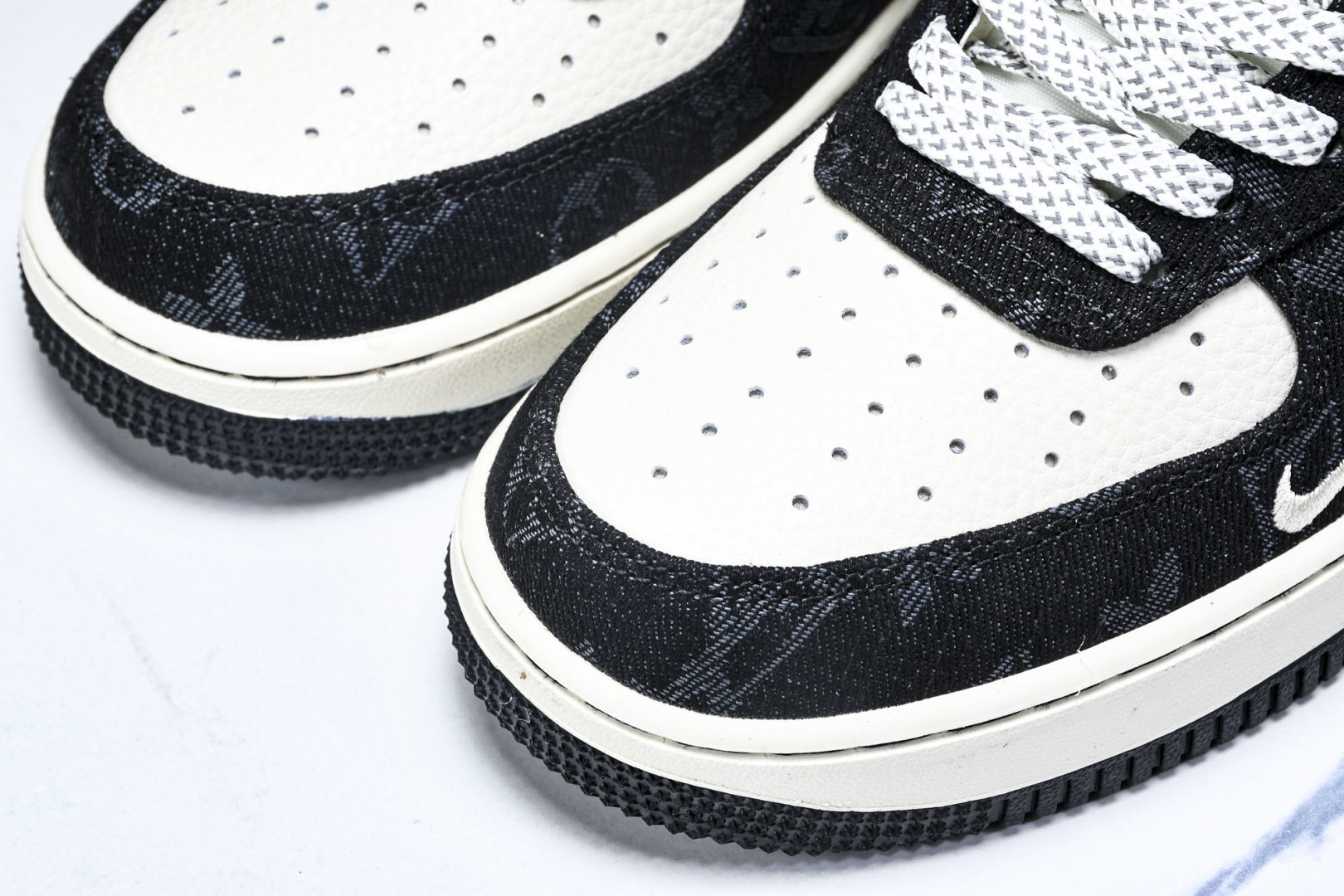   nk Air Force 1'07 Low LV联名 白红黑牛仔 空军一号低帮休闲板鞋 ZD1988