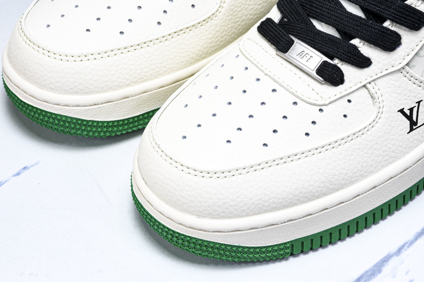   nk Air Force 1'07 Low LV联名 米黑鳞纹绿底 空军一号低帮休闲板鞋 QW583