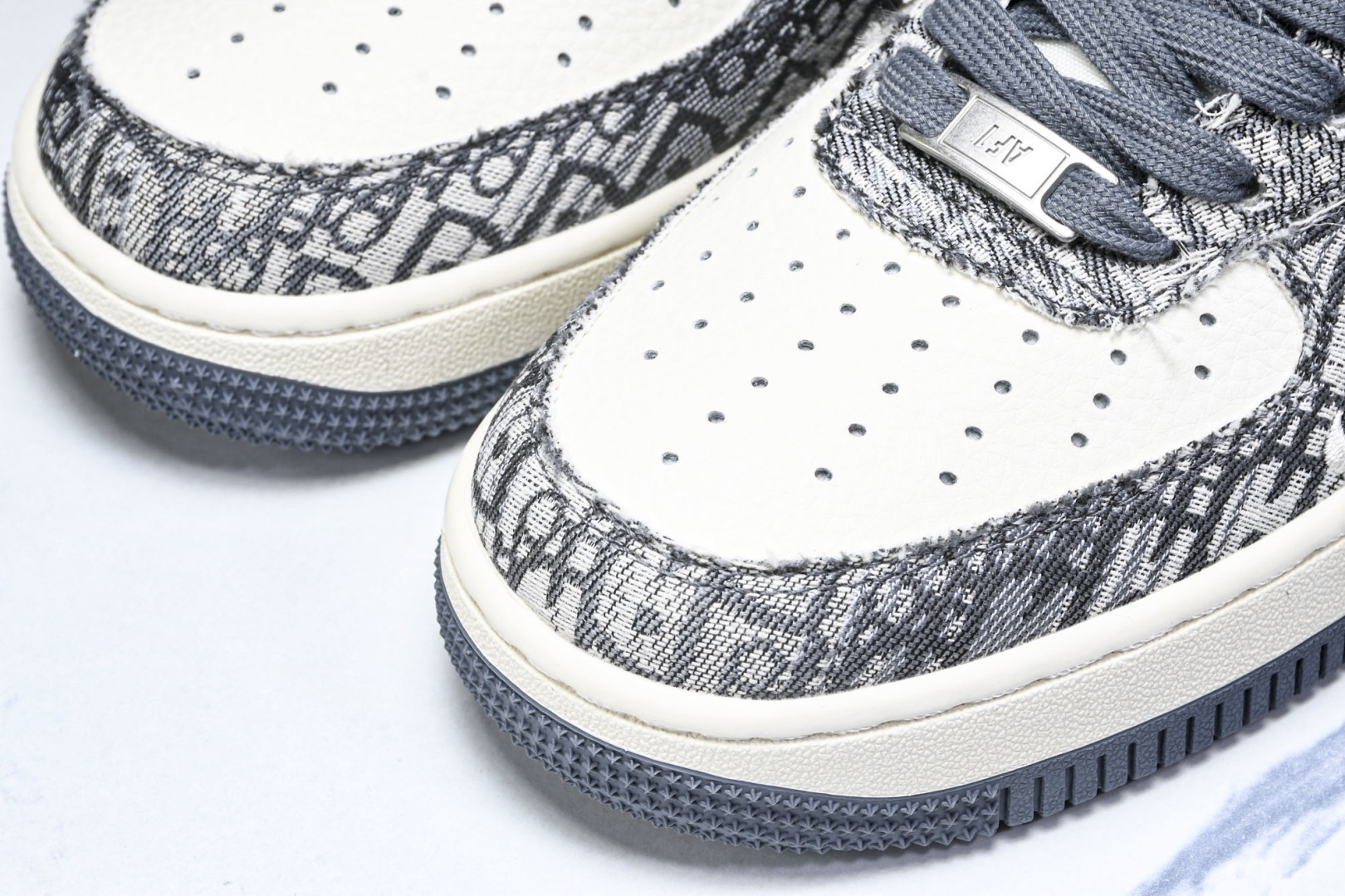   nk Air Force 1'07 Low 迪奥联名 灰花纹织布 空军一号低帮休闲板鞋 XS1958
