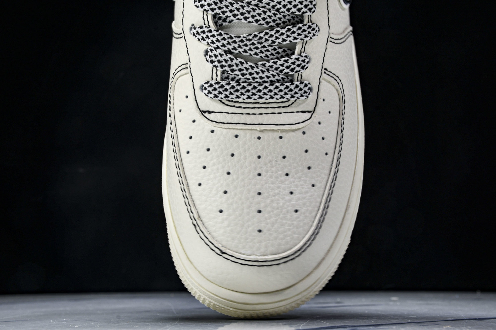   nk Air Force 1'07 Low 黑线双拼底 空军一号低帮休闲板鞋 KB1688-003 