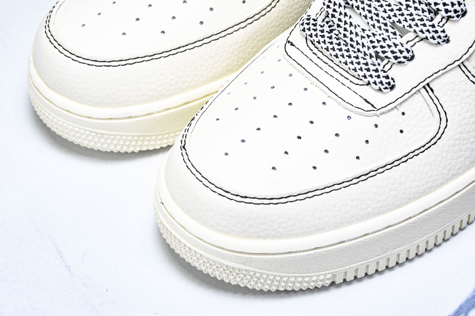   nk Air Force 1'07 Low 黑线双拼底 空军一号低帮休闲板鞋 KB1688-003 