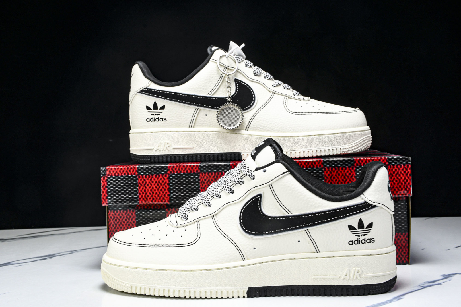   nk Air Force 1'07 Low 黑线双拼底 空军一号低帮休闲板鞋 KB1688-003 