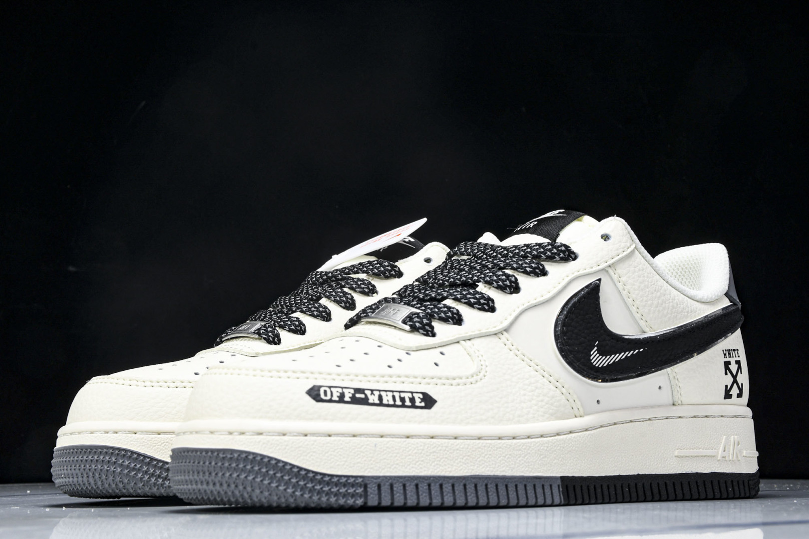   nk Air Force 1'07 Low 联名 灰黑双色米黑 空军一号低帮休闲板鞋 QW5836-
