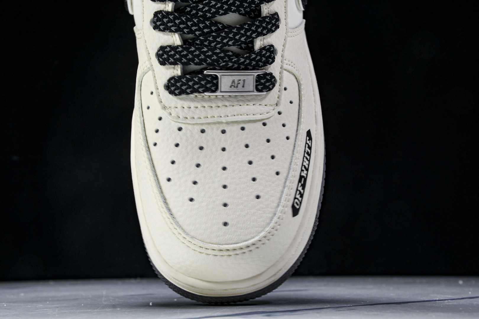   nk Air Force 1'07 Low 联名 灰黑双色米黑 空军一号低帮休闲板鞋 QW5836-