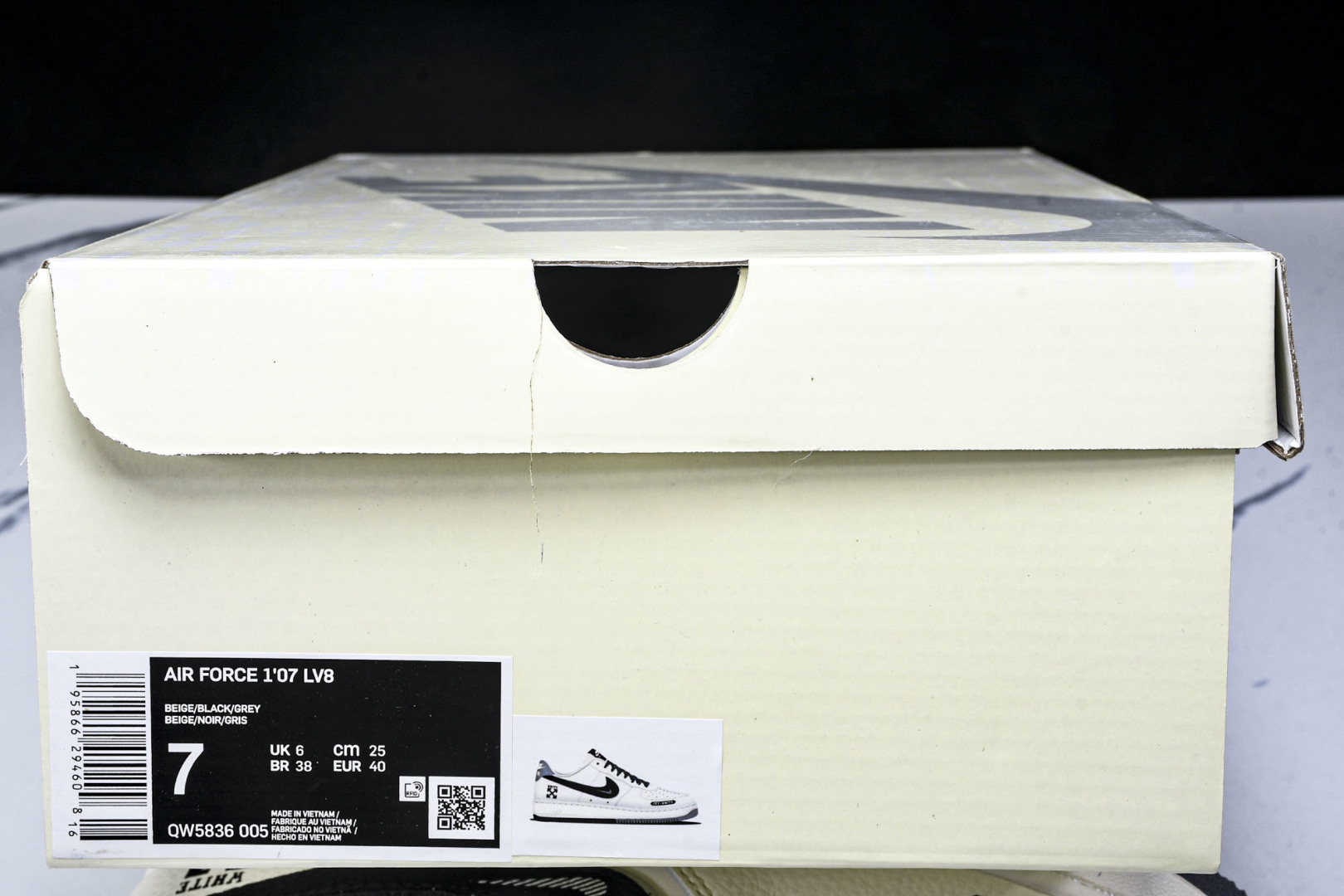   nk Air Force 1'07 Low 联名 灰黑双色米黑 空军一号低帮休闲板鞋 QW5836-