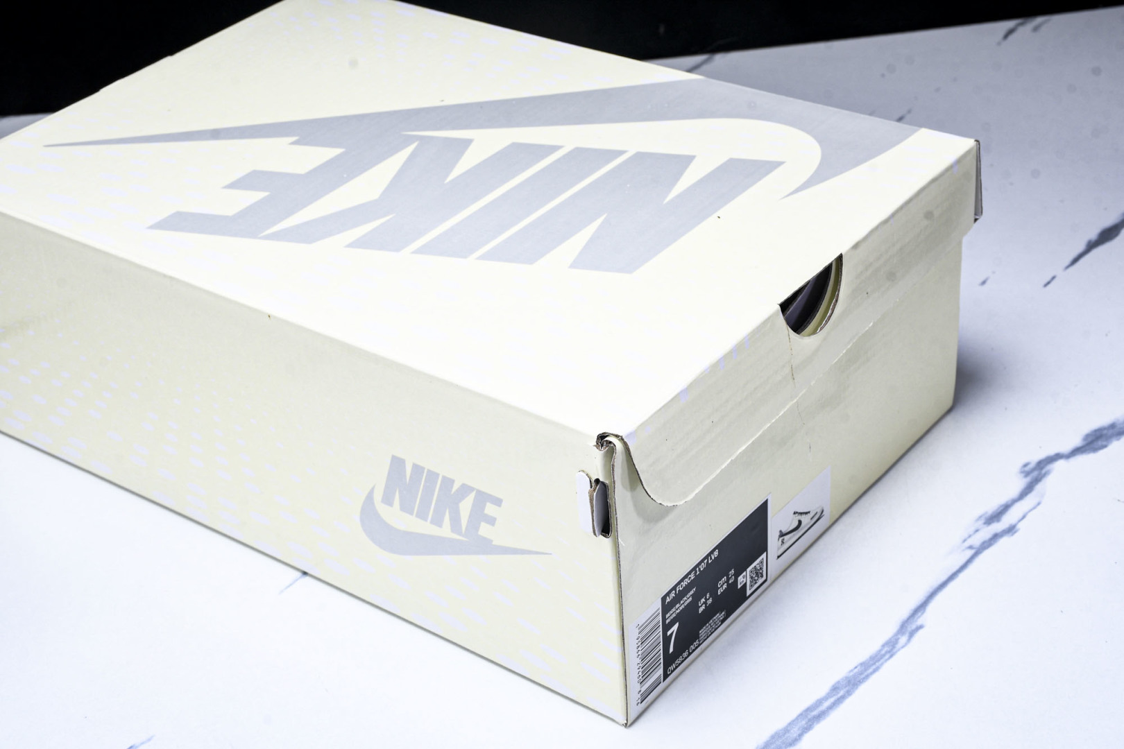   nk Air Force 1'07 Low 联名 灰黑双色米黑 空军一号低帮休闲板鞋 QW5836-