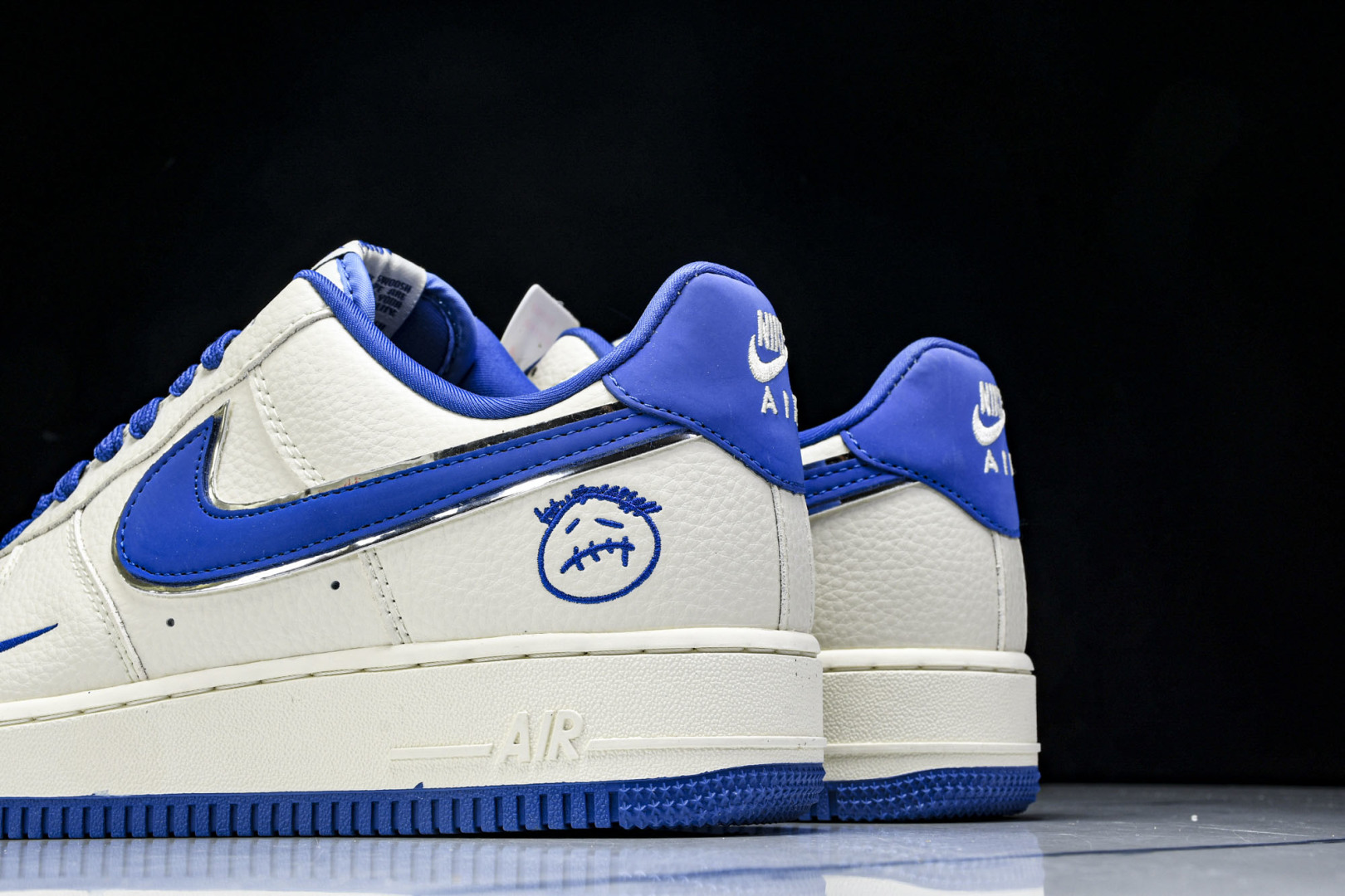   nk Air Force 1'07 Low 米兰鬼脸 空军一号低帮休闲板鞋 DF0188-071 尺
