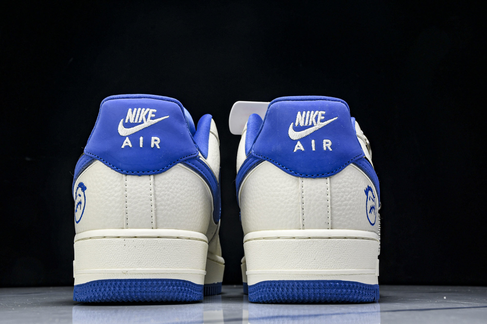   nk Air Force 1'07 Low 米兰鬼脸 空军一号低帮休闲板鞋 DF0188-071 尺