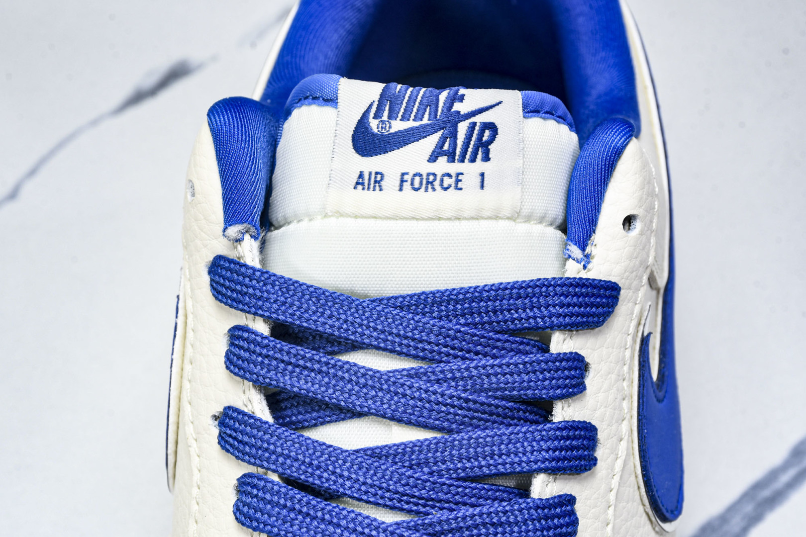   nk Air Force 1'07 Low 米兰鬼脸 空军一号低帮休闲板鞋 DF0188-071 尺