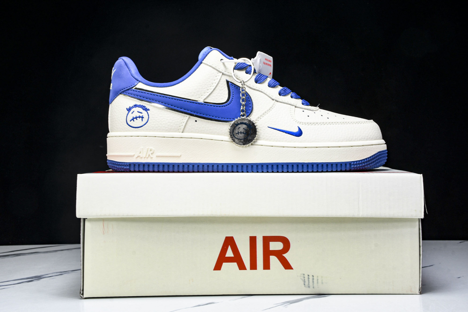   nk Air Force 1'07 Low 米兰鬼脸 空军一号低帮休闲板鞋 DF0188-071 尺