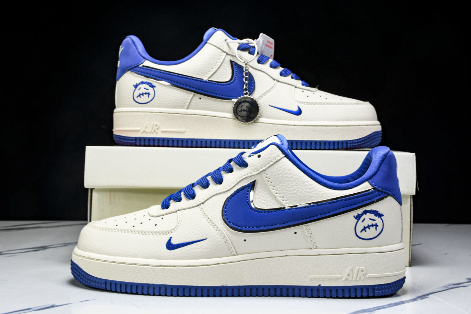   nk Air Force 1'07 Low 米兰鬼脸 空军一号低帮休闲板鞋 DF0188-071 尺