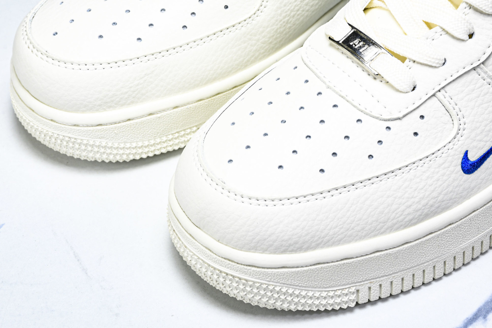   nk Air Force 1'07 Low 米蓝浪花 空军一号低帮休闲板鞋 CS5288-027 尺
