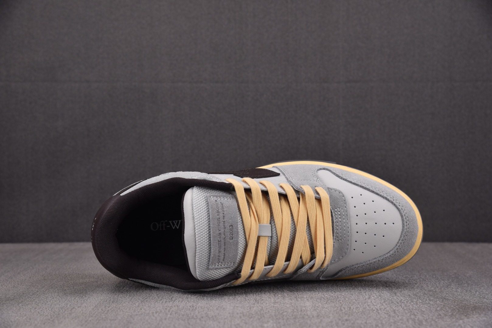 OFF 尺码36-47

纯原版出品-OFF-WHITE 绒面革 皮革 潮流 舒适 耐磨 板鞋 男女款 