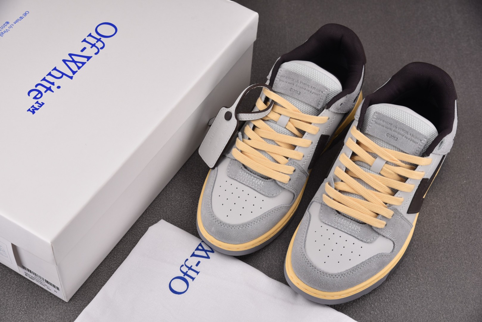 OFF 尺码36-47

纯原版出品-OFF-WHITE 绒面革 皮革 潮流 舒适 耐磨 板鞋 男女款 