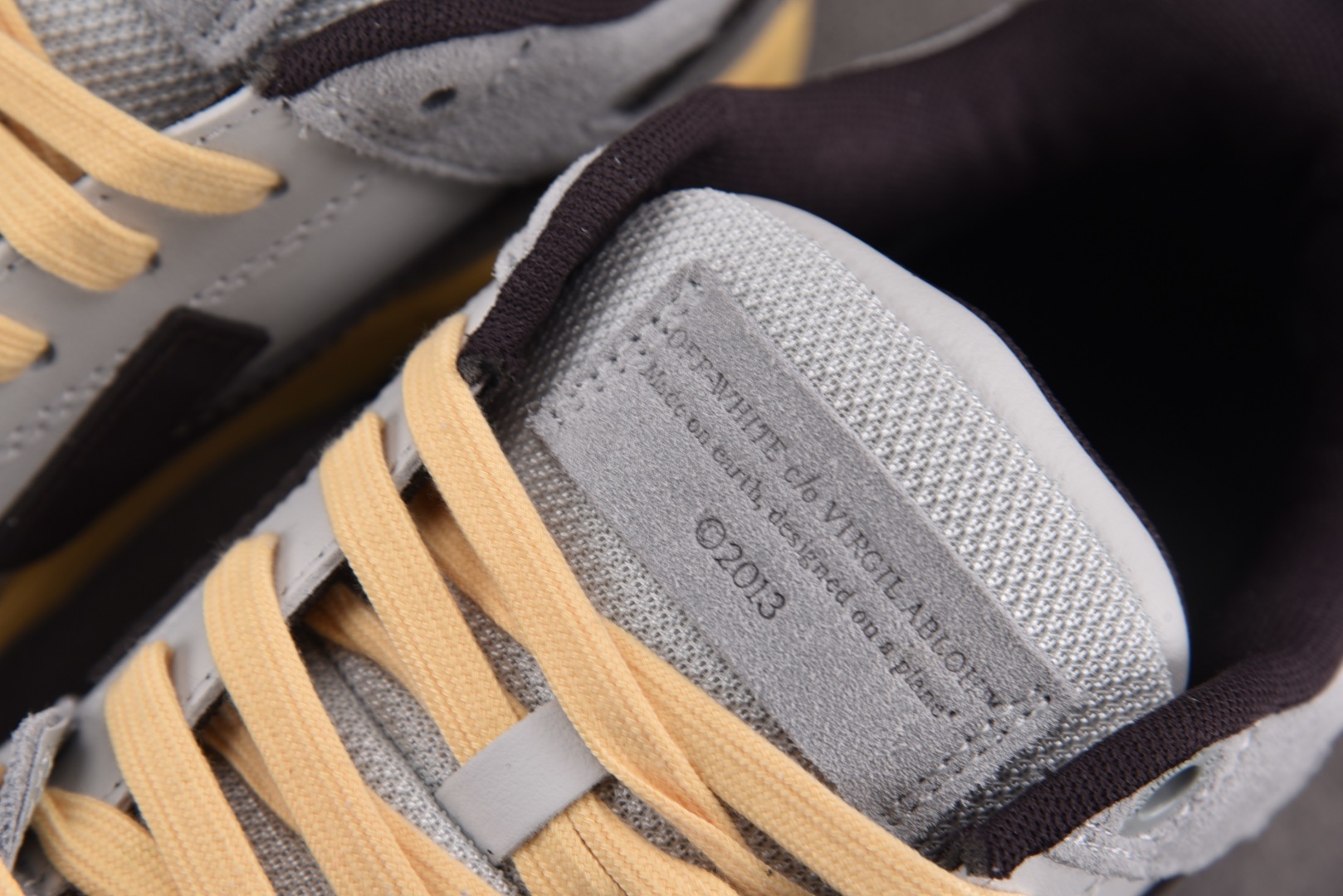 OFF 尺码36-47

纯原版出品-OFF-WHITE 绒面革 皮革 潮流 舒适 耐磨 板鞋 男女款 