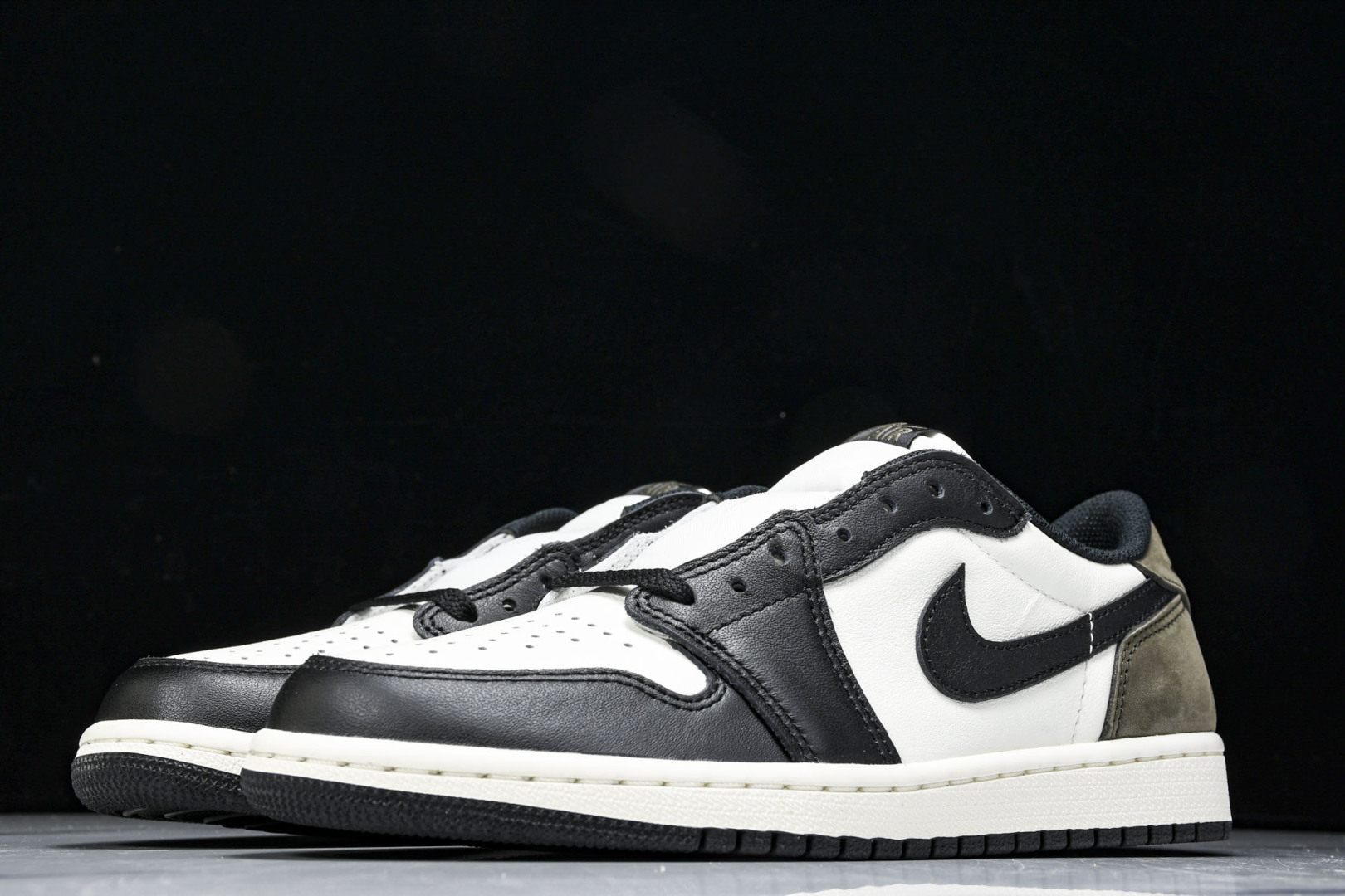AJ Low 尺码40-47.5

纯原版出品-Air Jordan 1 Retro Low OG Mo
