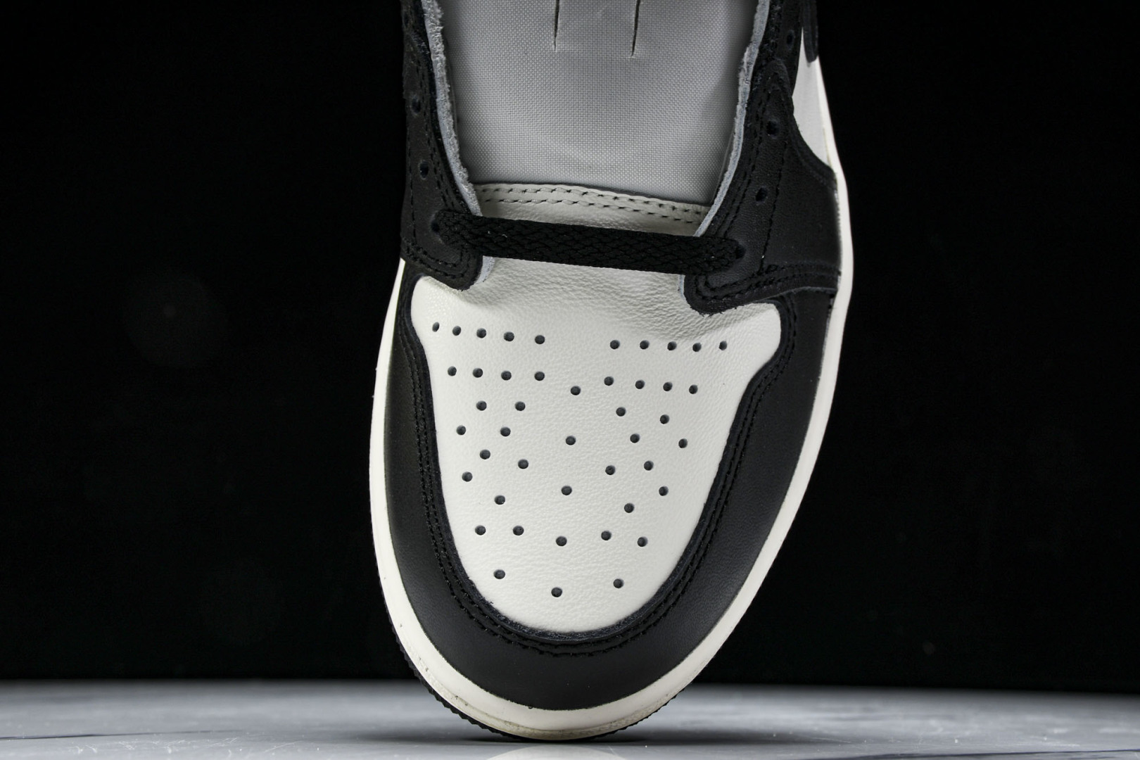 AJ Low 尺码40-47.5

纯原版出品-Air Jordan 1 Retro Low OG Mo