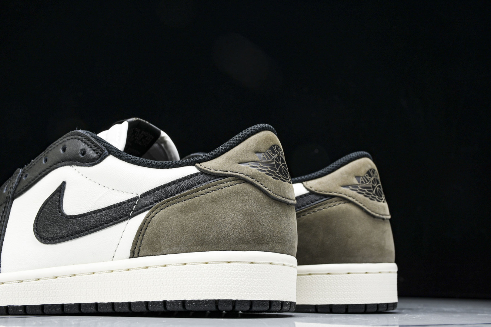 AJ Low 尺码40-47.5

纯原版出品-Air Jordan 1 Retro Low OG Mo