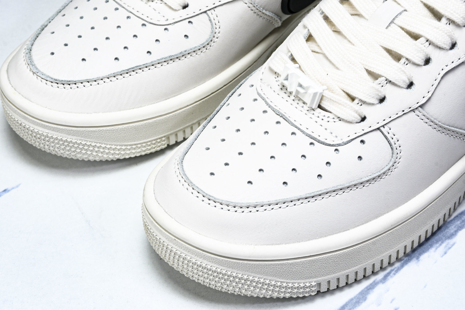 AMBUSH 尺码36-47.5

纯原版出品-AMBUSH x NK Air Force 1 Low 