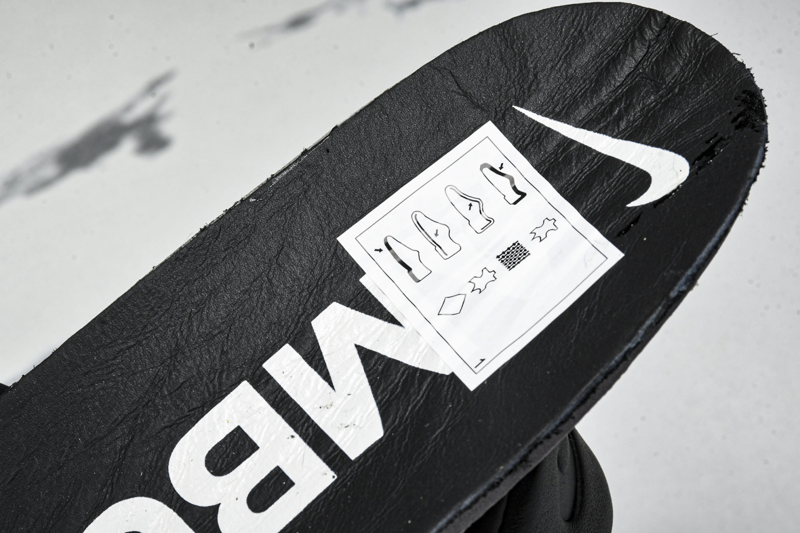 AMBUSH 尺码36-47.5

纯原版出品-AMBUSH x NK Air Force 1 Low 