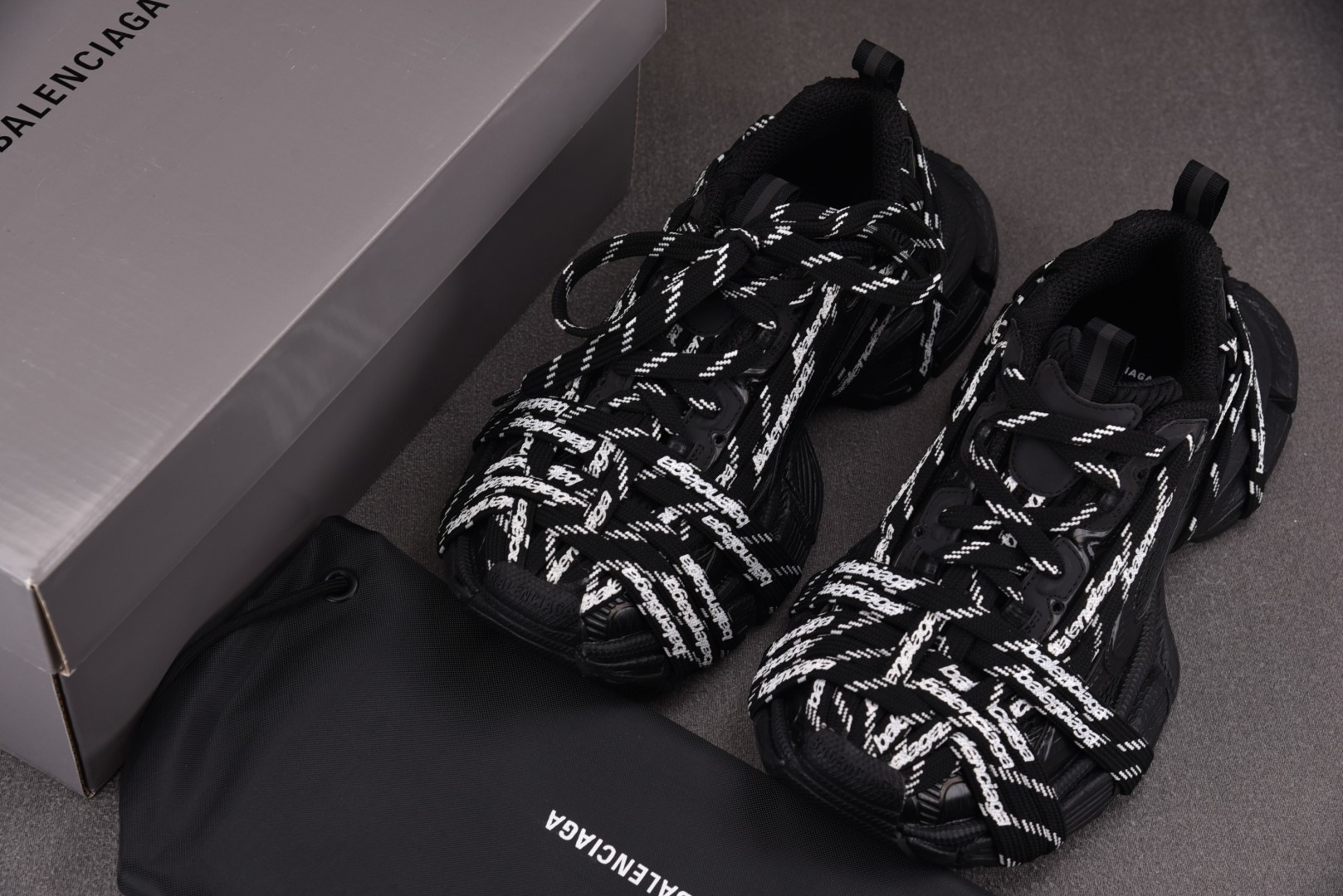 巴黎3XL 尺码35-46

纯原出品-Balenciaga 3XL Extreme Laces Log