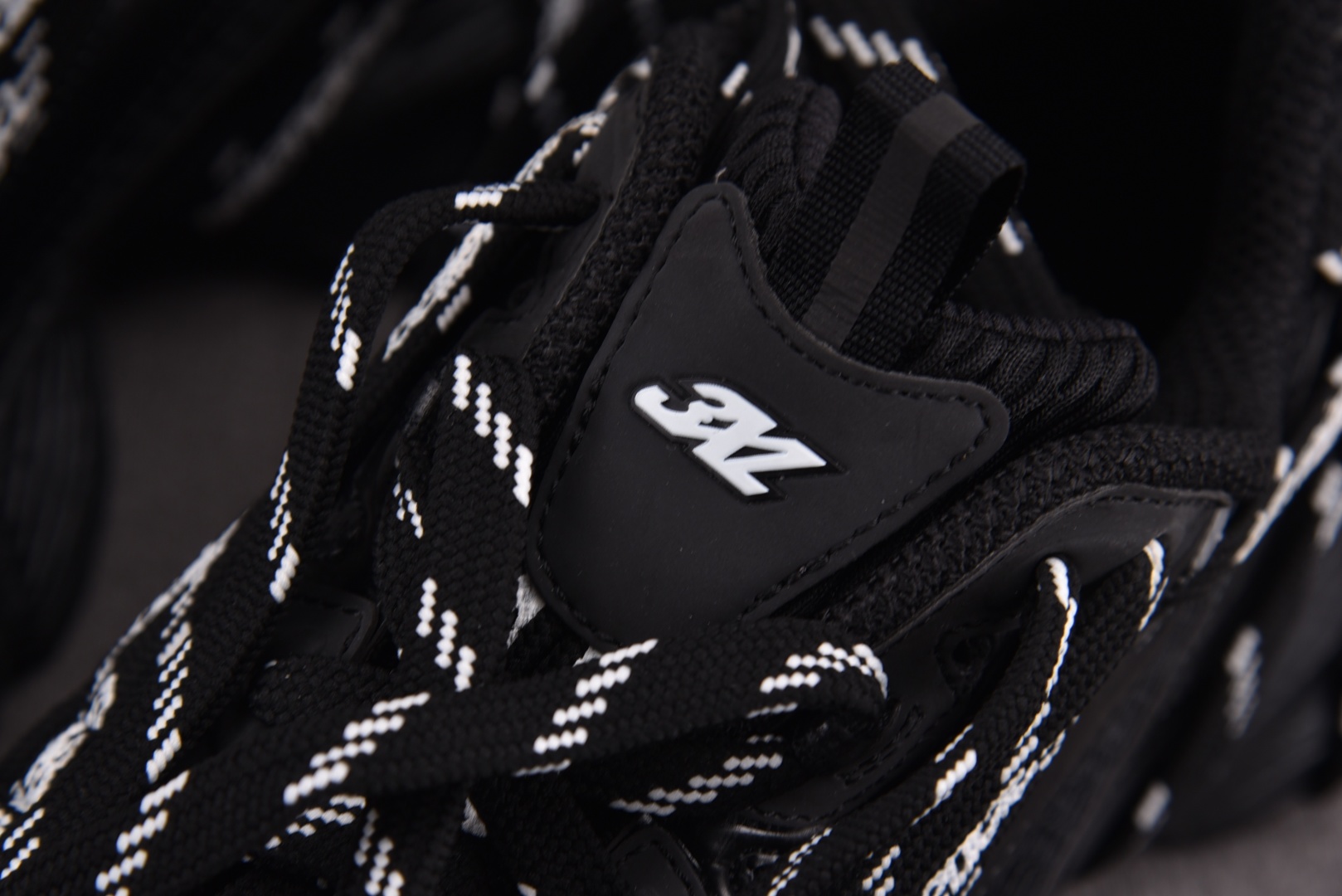 巴黎3XL 尺码35-46

纯原出品-Balenciaga 3XL Extreme Laces Log