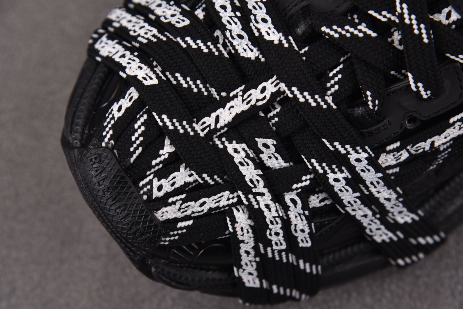 巴黎3XL 尺码35-46

纯原出品-Balenciaga 3XL Extreme Laces Log