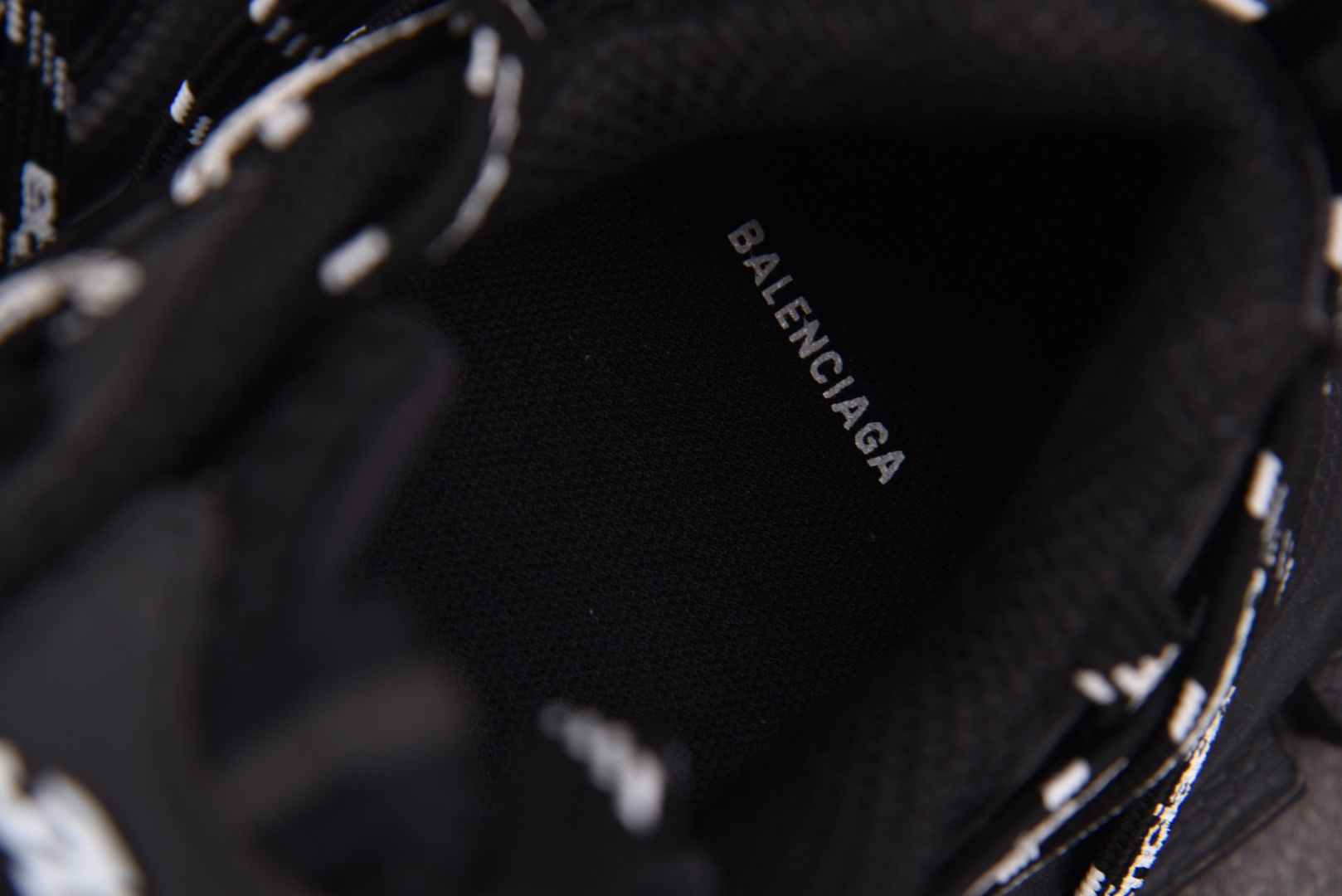 巴黎3XL 尺码35-46

纯原出品-Balenciaga 3XL Extreme Laces Log