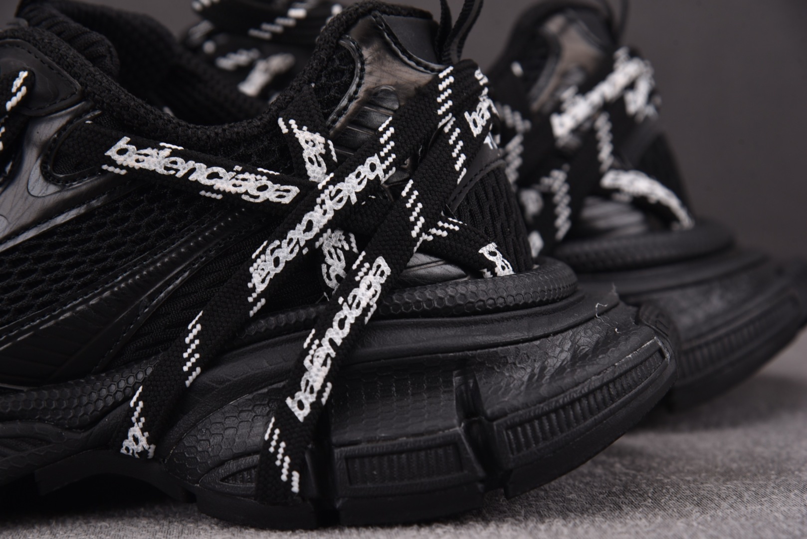 巴黎3XL 尺码35-46

纯原出品-Balenciaga 3XL Extreme Laces Log