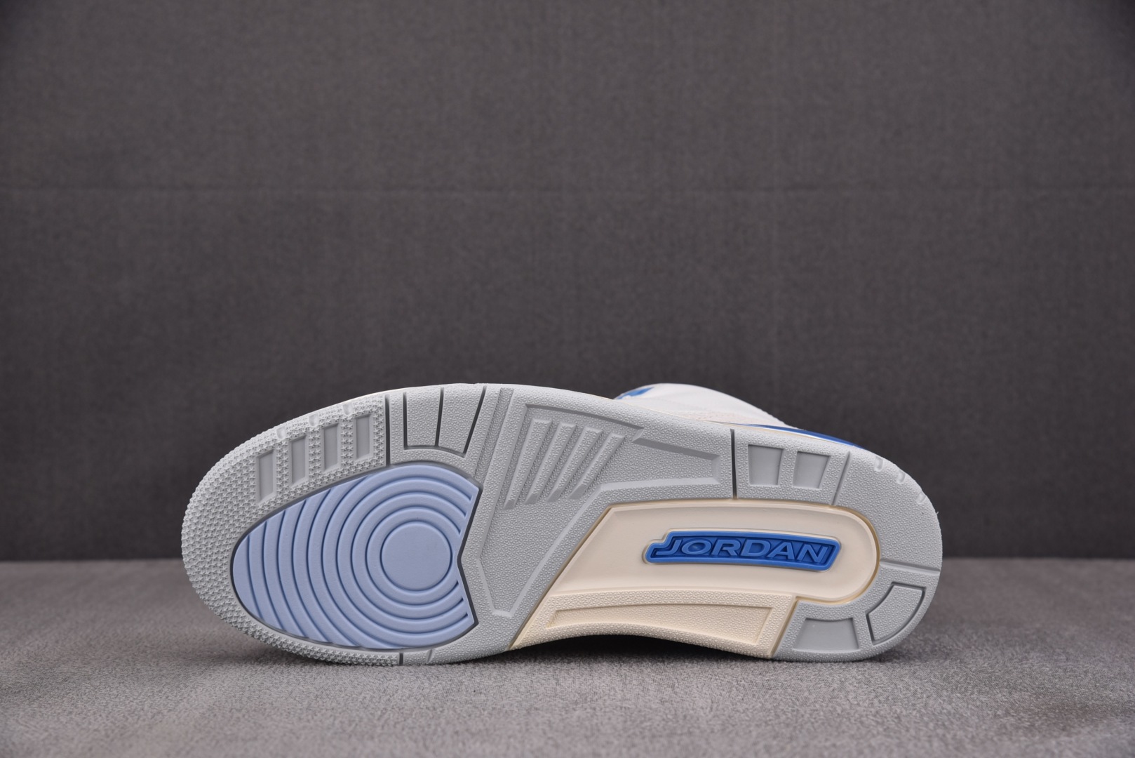 AJ3白蓝 尺码40-48.5

纯原出品-Air Jordan 3 Retro Lucky Short