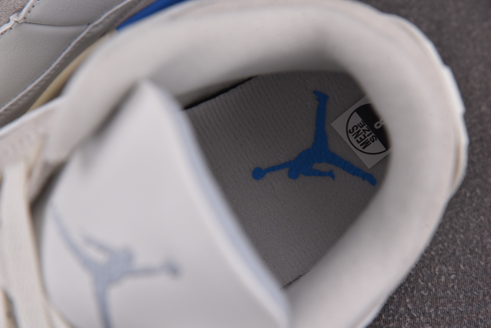AJ3白蓝 尺码40-48.5

纯原出品-Air Jordan 3 Retro Lucky Short