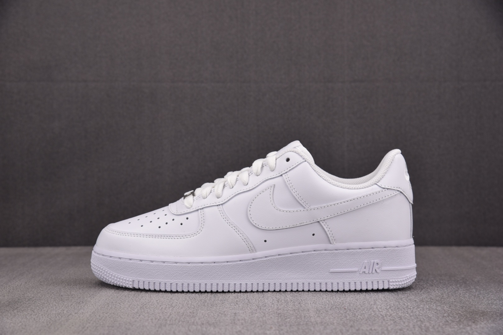 AF1 尺码36-46

纯原出品-Air Force 1 Low '07 White 白色 CW228