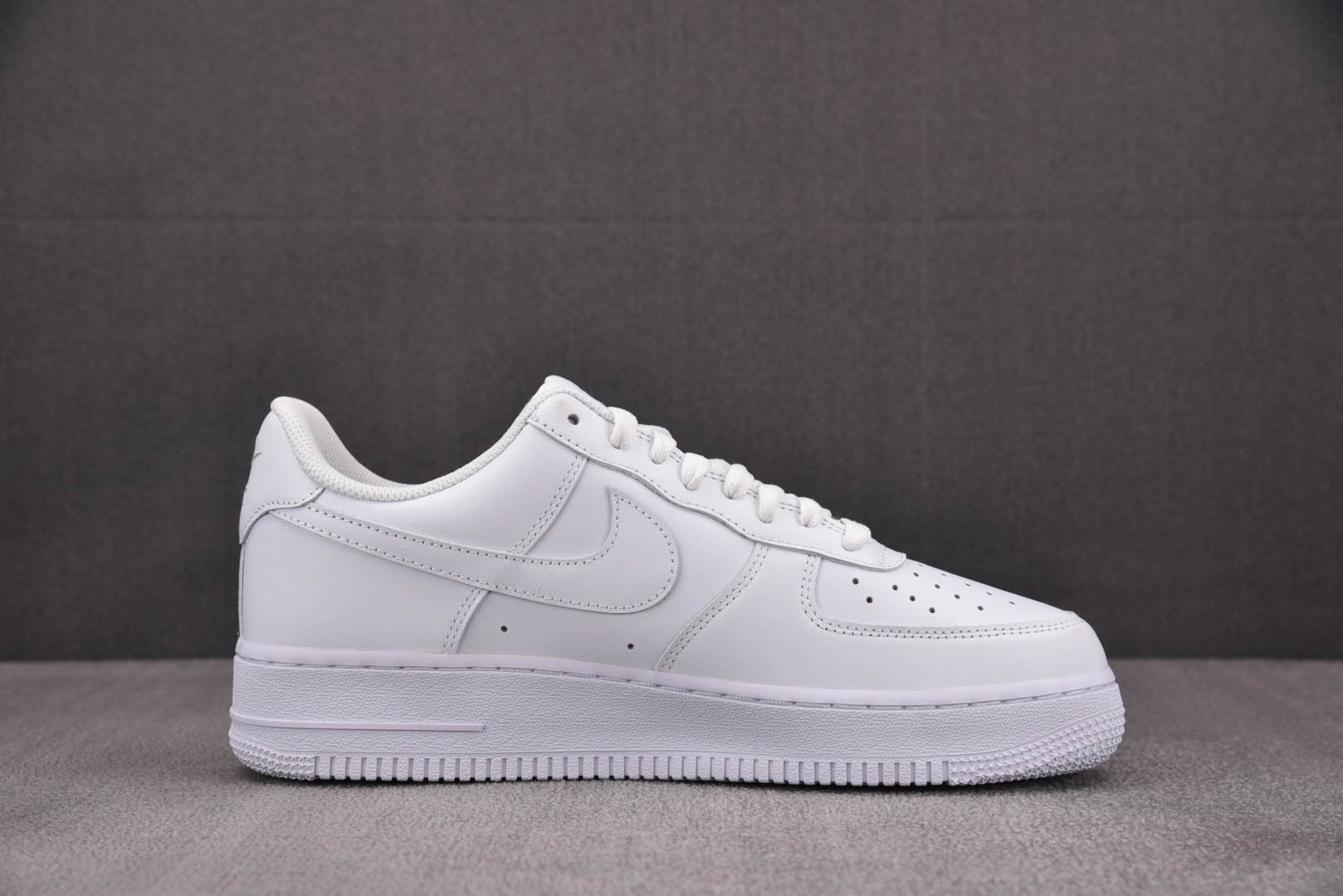 AF1 尺码36-46

纯原出品-Air Force 1 Low '07 White 白色 CW228
