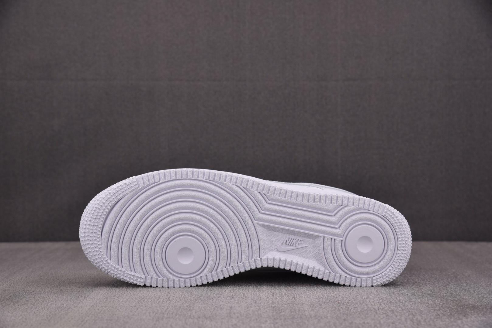 AF1 尺码36-46

纯原出品-Air Force 1 Low '07 White 白色 CW228