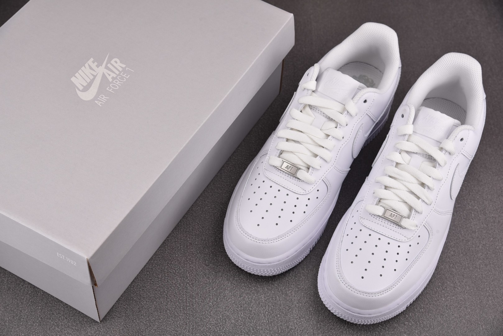 AF1 尺码36-46

纯原出品-Air Force 1 Low '07 White 白色 CW228