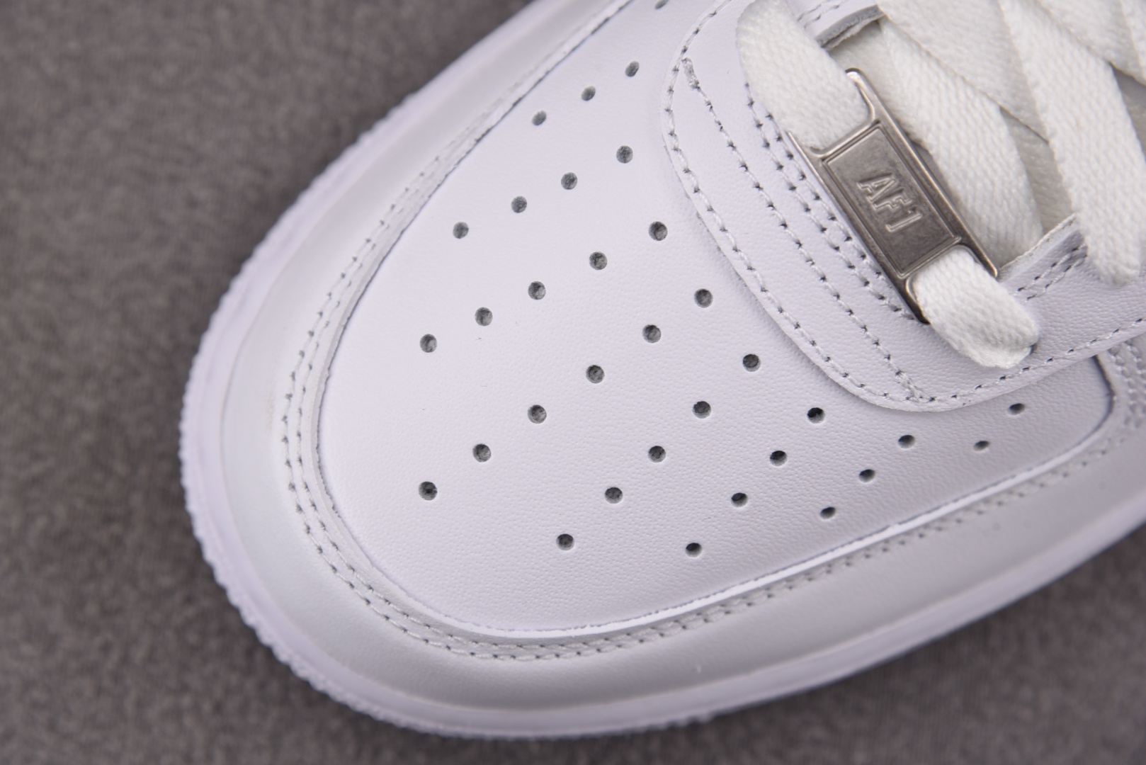 AF1 尺码36-46

纯原出品-Air Force 1 Low '07 White 白色 CW228