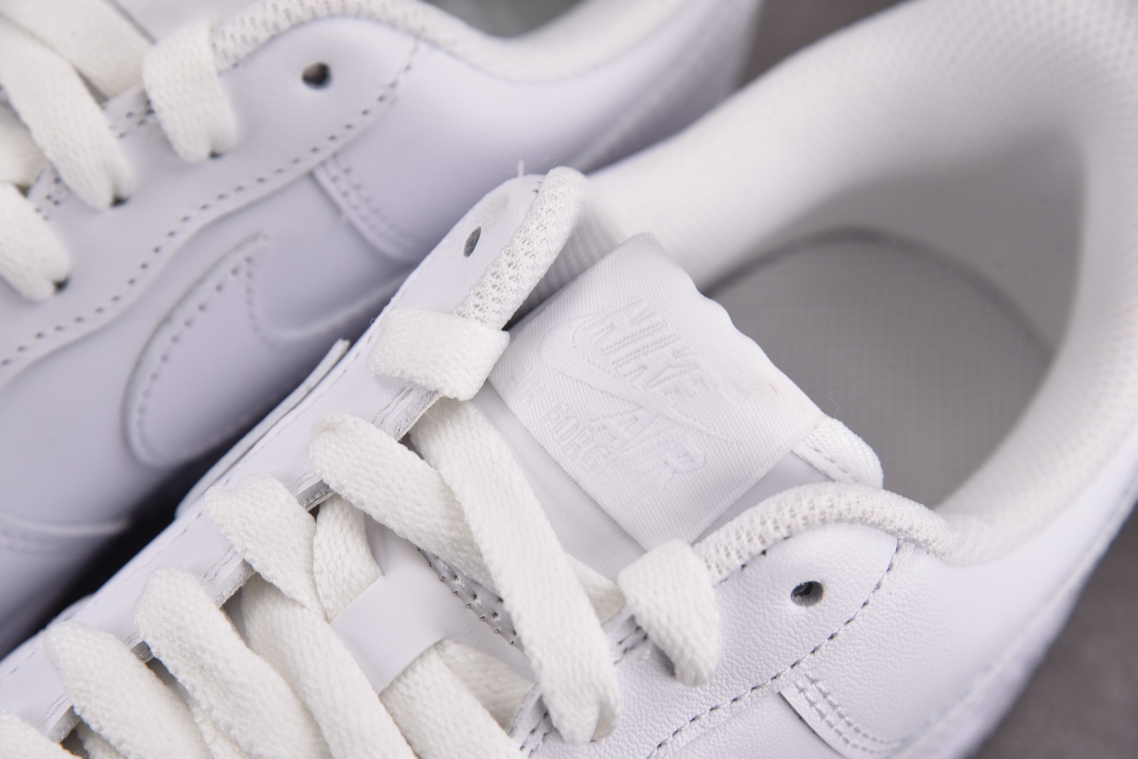 AF1 尺码36-46

纯原出品-Air Force 1 Low '07 White 白色 CW228