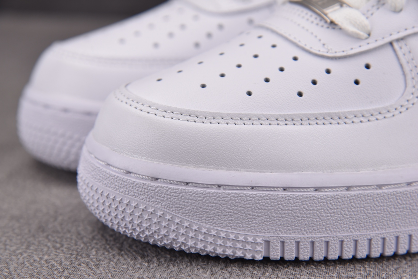 AF1 尺码36-46

纯原出品-Air Force 1 Low '07 White 白色 CW228
