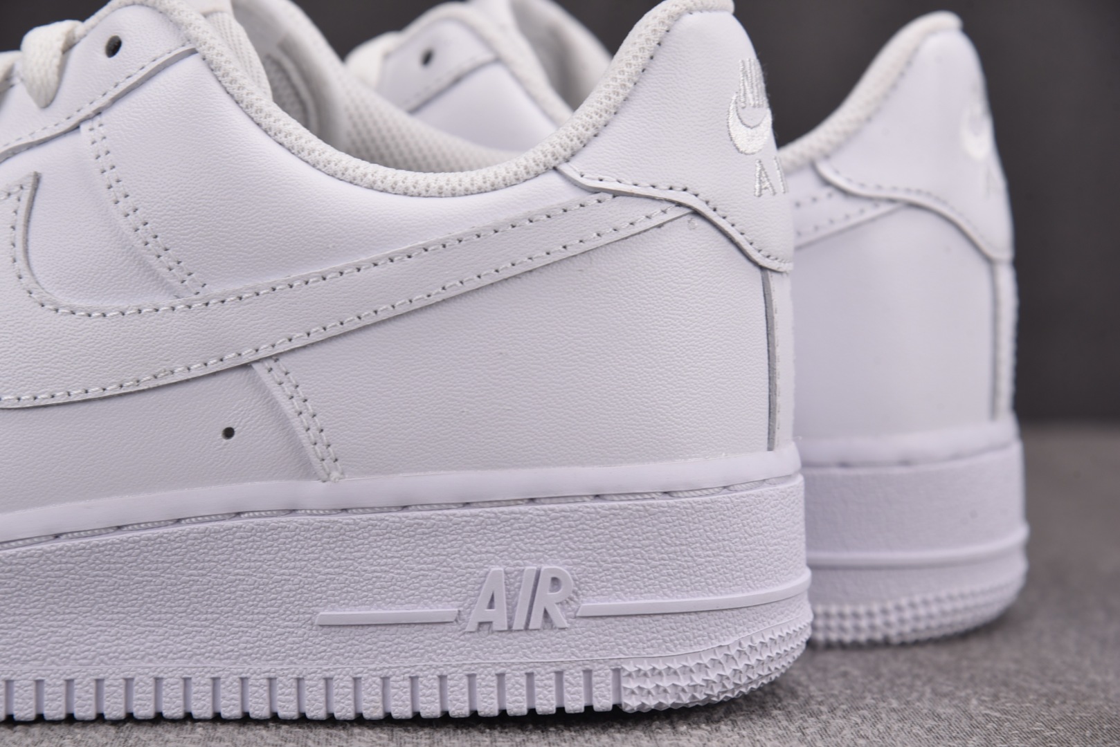 AF1 尺码36-46

纯原出品-Air Force 1 Low '07 White 白色 CW228