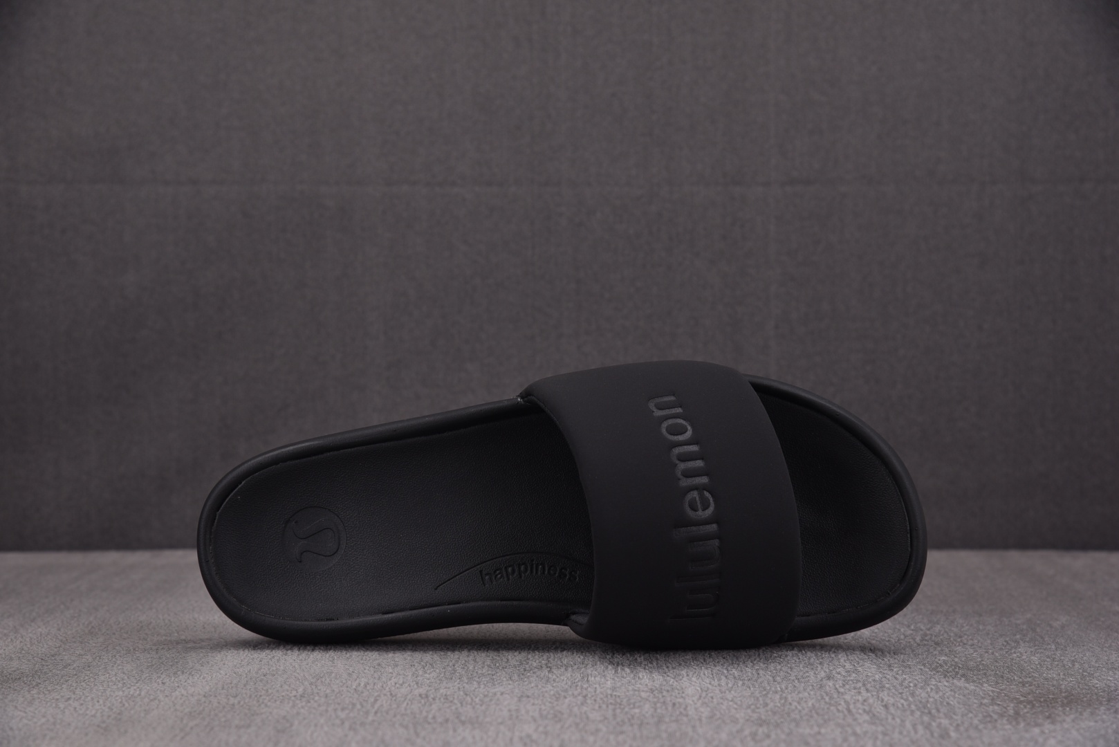 露露 尺码35.5-48

纯原出品-Luluemon Restfeel Slide 黑色 YZ002-
