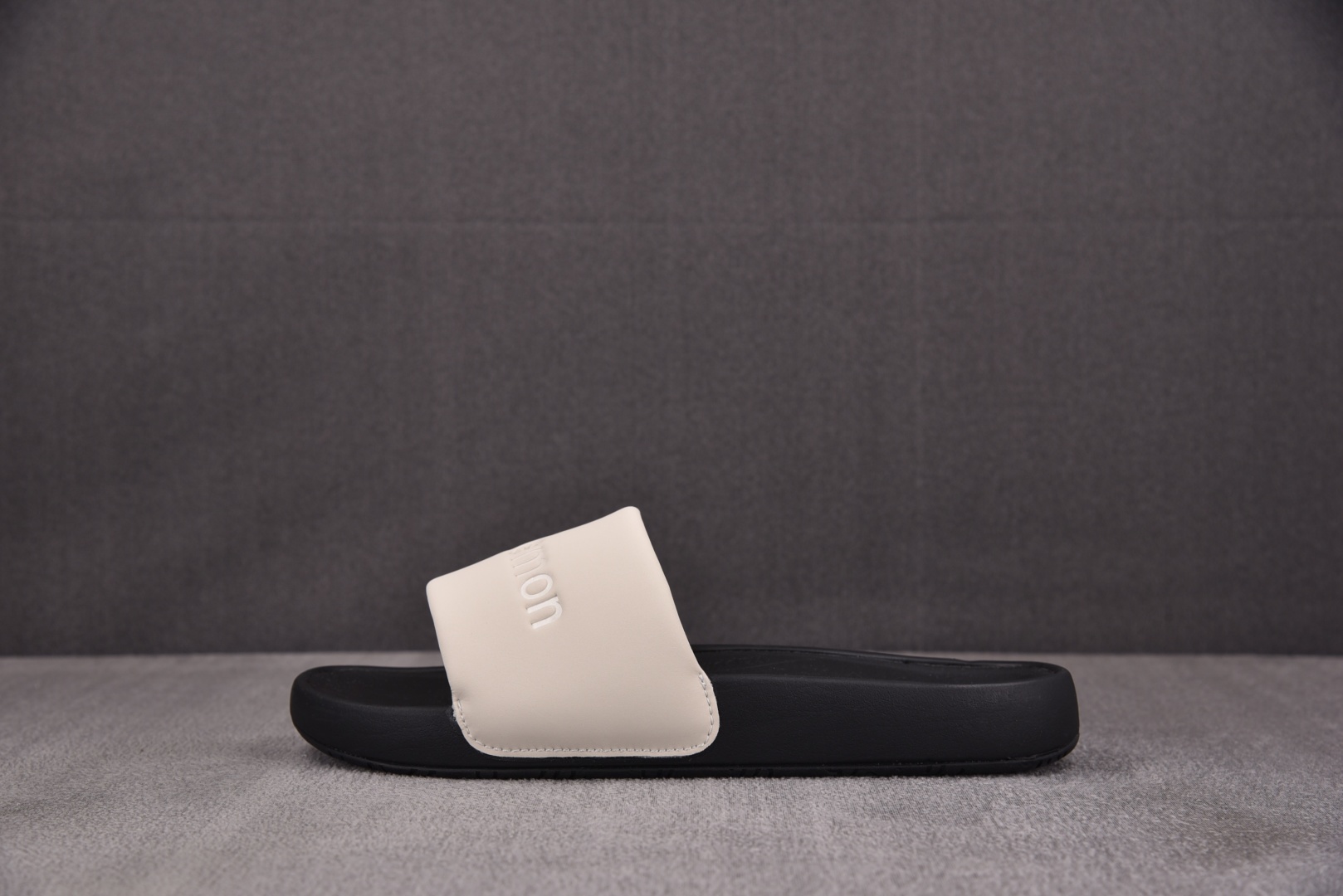 露露 尺码35.5-48

纯原出品-Luluemon Restfeel Slide 米白黑 YZ002