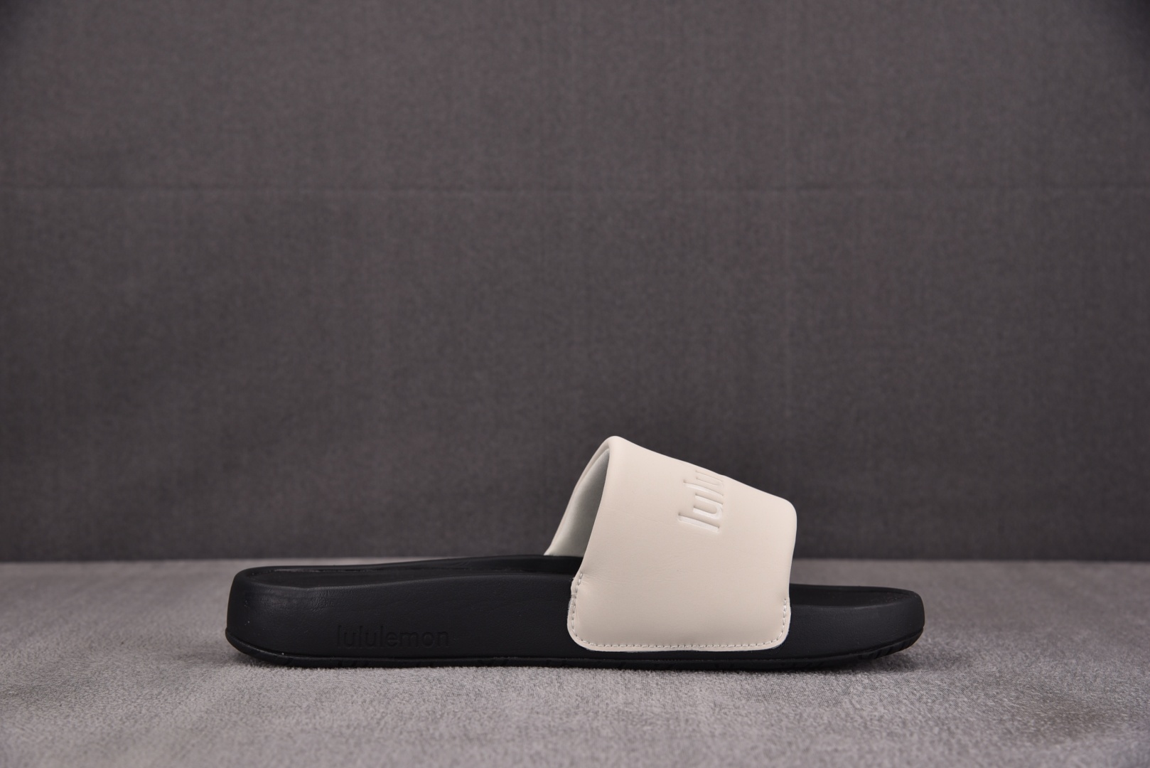 露露 尺码35.5-48

纯原出品-Luluemon Restfeel Slide 米白黑 YZ002