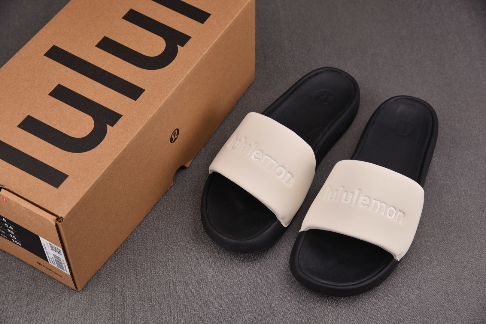 露露 尺码35.5-48

纯原出品-Luluemon Restfeel Slide 米白黑 YZ002