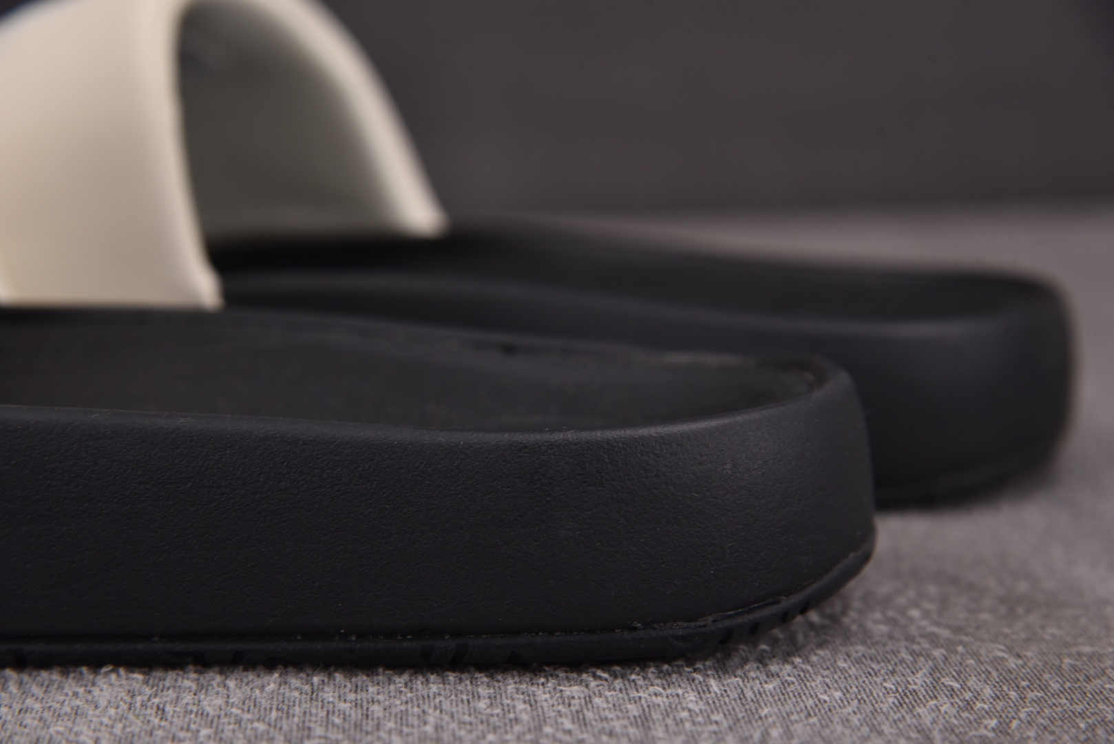 露露 尺码35.5-48

纯原出品-Luluemon Restfeel Slide 米白黑 YZ002