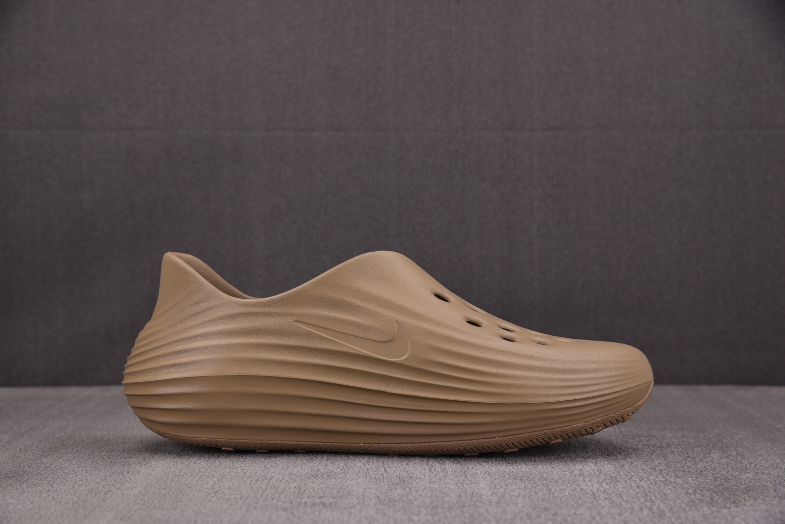洞洞鞋 尺码36-49.5

纯原出品-ReactX Rejuven8 Khaki 卡其 HV5060-