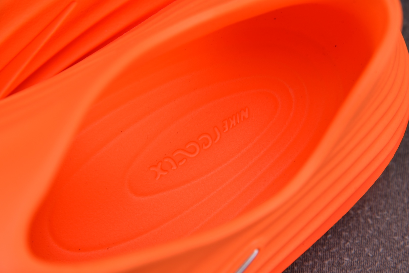 洞洞鞋 尺码36-49.5

纯原出品-ReactX Rejuven8 Safety Orange 橙色