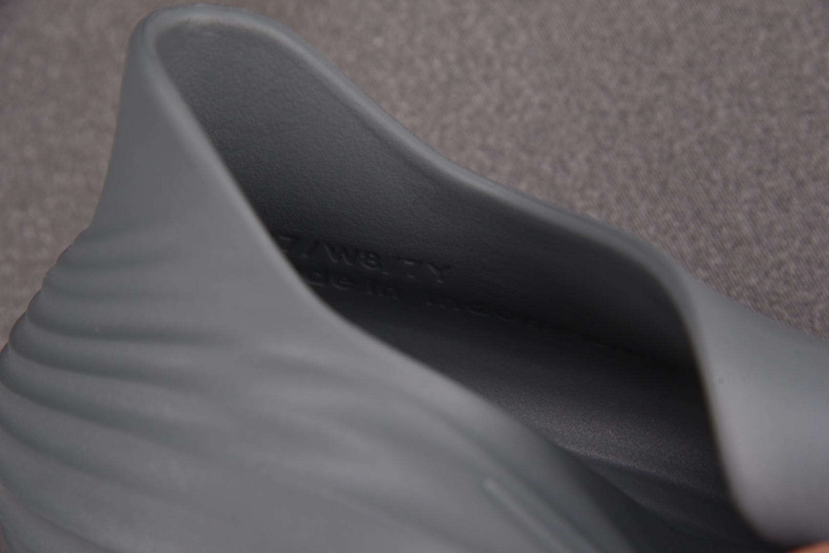 洞洞鞋 尺码36-49.5

纯原出品-ReactX Rejuven8 Smoke Grey 烟灰 HV