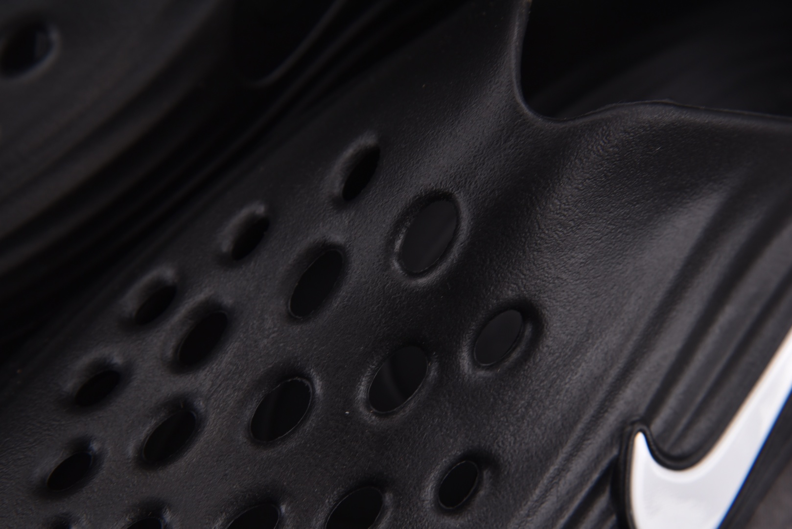洞洞鞋 尺码36-49.5

纯原出品-ReactX Rejuven8 Triple Black 全黑 